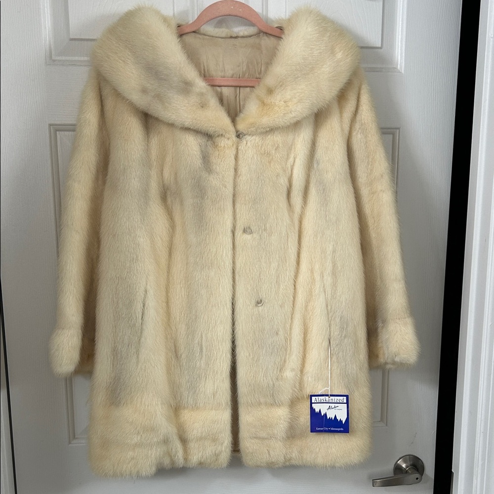 Mink : Elegant Cream Jacket ( Perfect Condition)